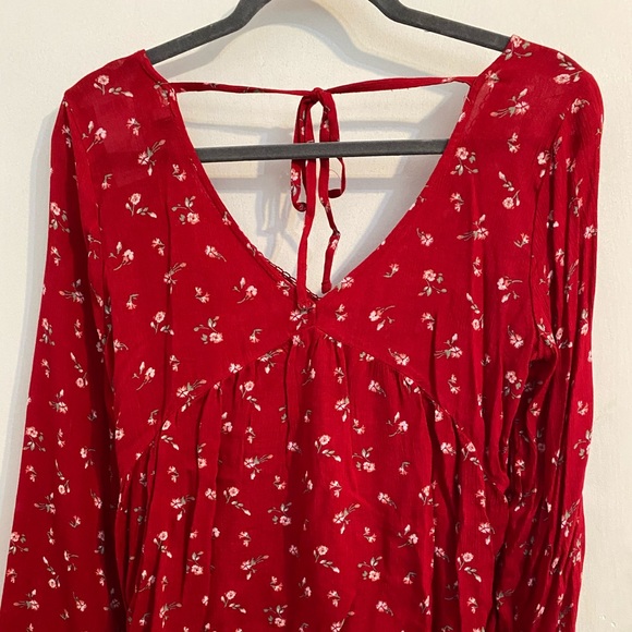 Hollister Red Floral Flowy Top - Picture 2 of 5